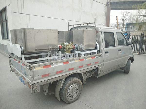 發(fā)往江蘇徐州的四臺(tái)不銹鋼洗面機(jī)已裝車