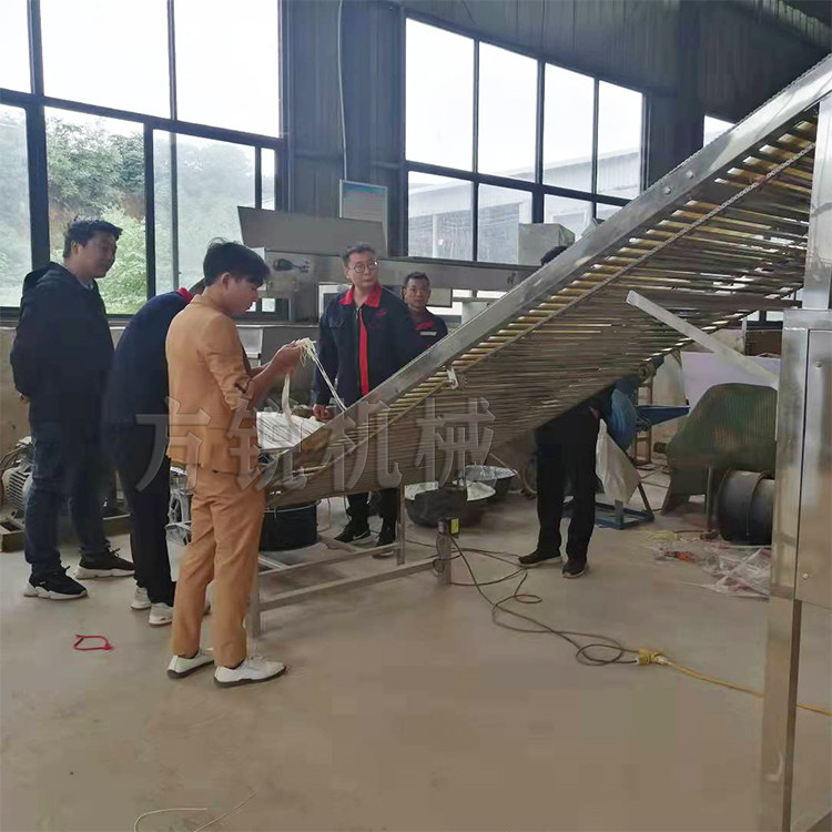 畢節(jié)客戶現(xiàn)場全自動米線機(jī)試機(jī) 畢節(jié)客戶現(xiàn)場全自動米線機(jī)試機(jī)